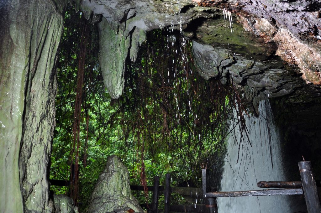 Amabere Ga Nyina Mwiru Caves